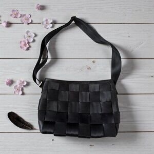 HARVEYS Executive Messenger Black Seat Belt Bag